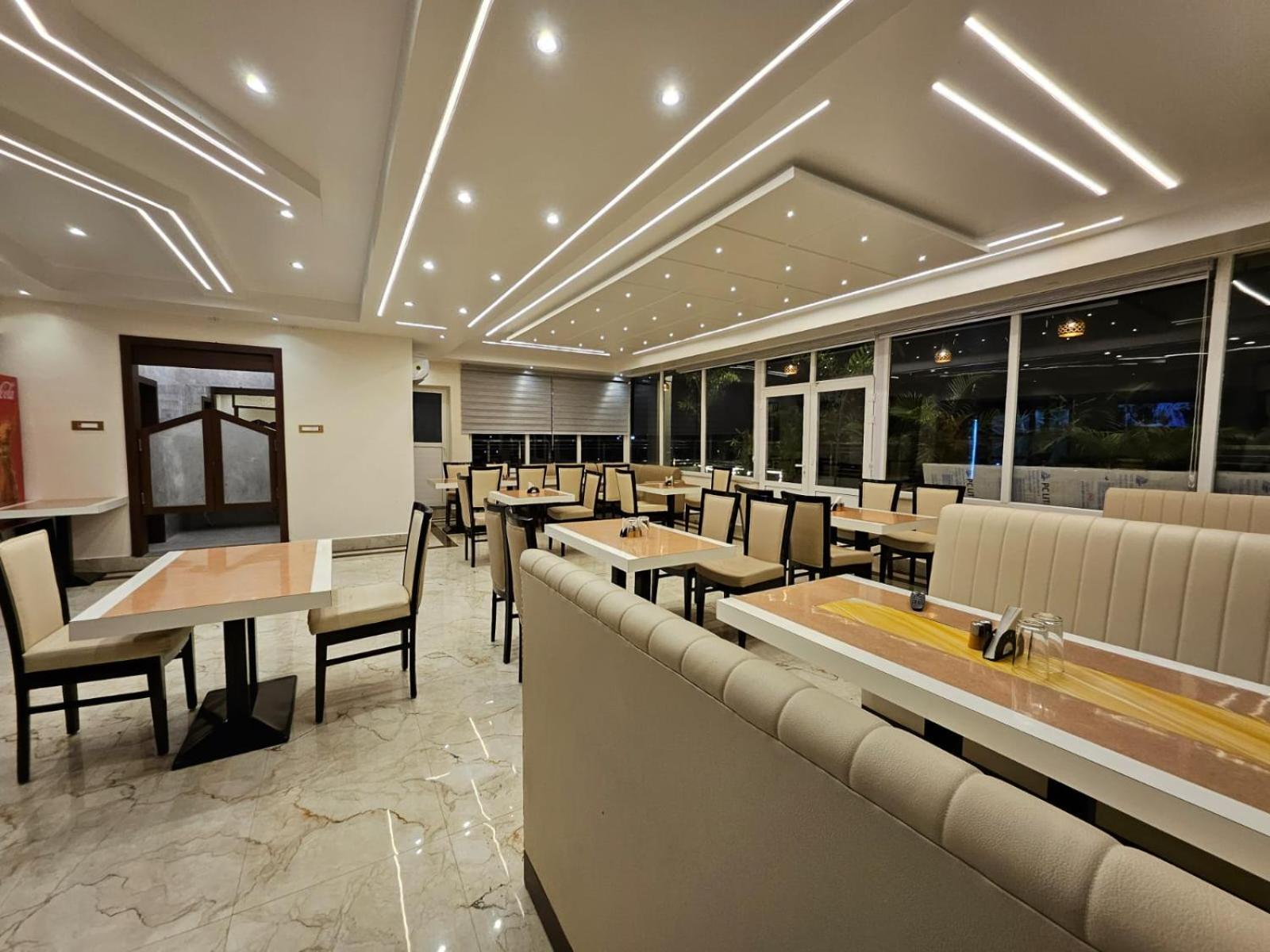 Hotel Maa Laxmi Palace 데오가르 외부 사진