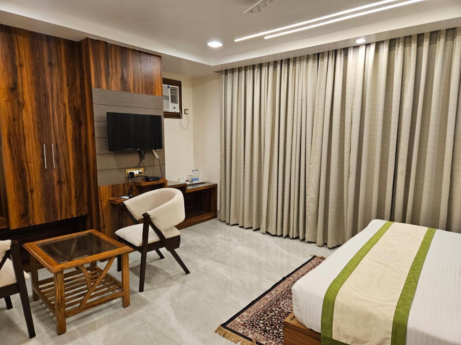 Hotel Maa Laxmi Palace 데오가르 외부 사진