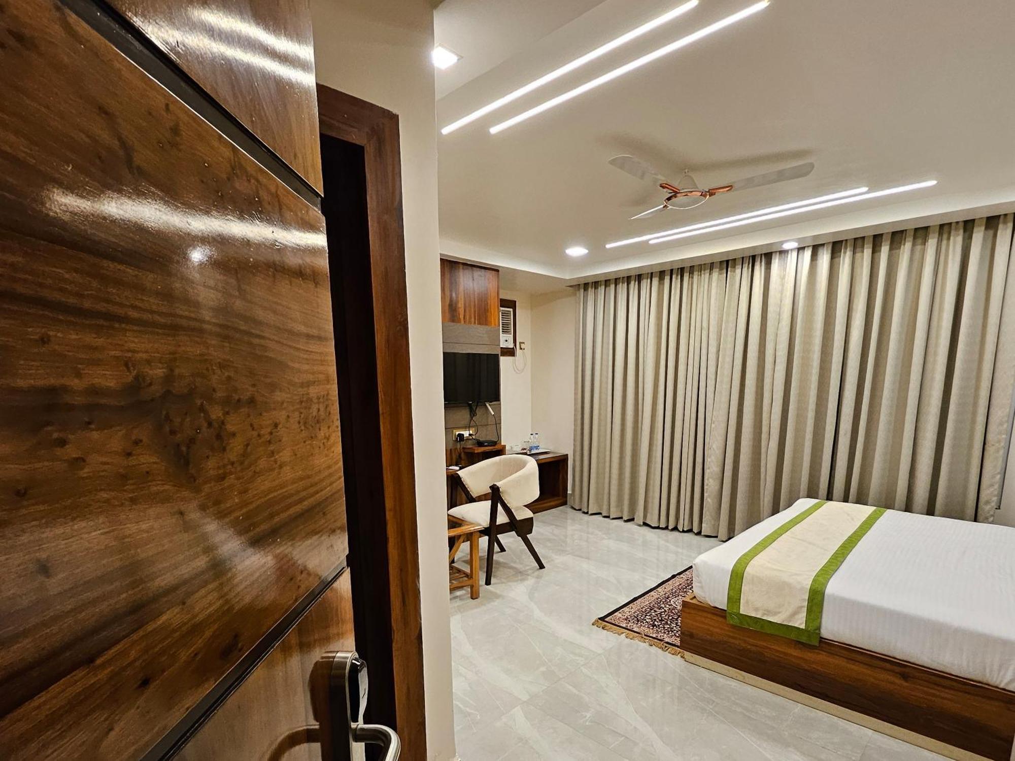 Hotel Maa Laxmi Palace 데오가르 외부 사진