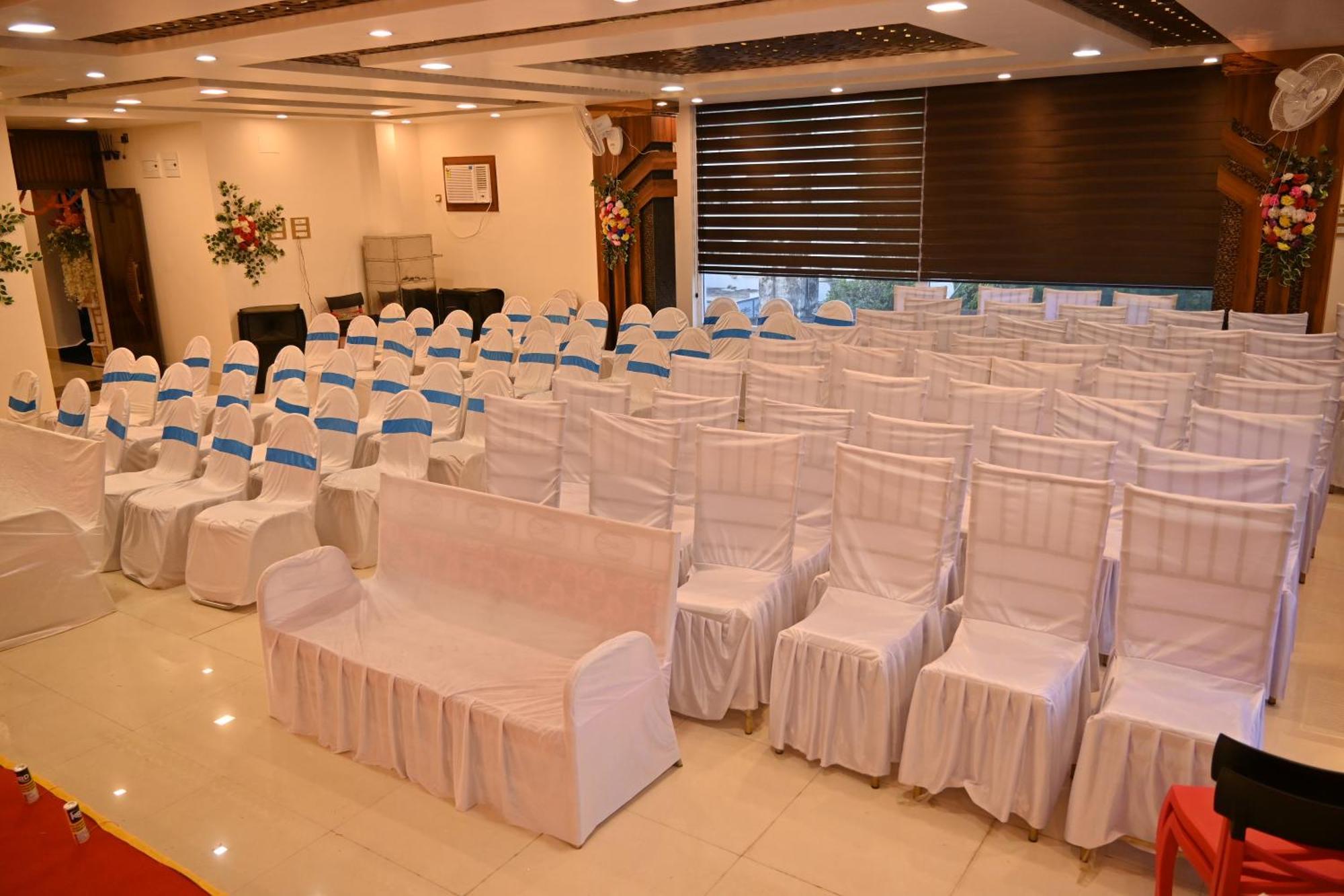 Hotel Maa Laxmi Palace 데오가르 외부 사진