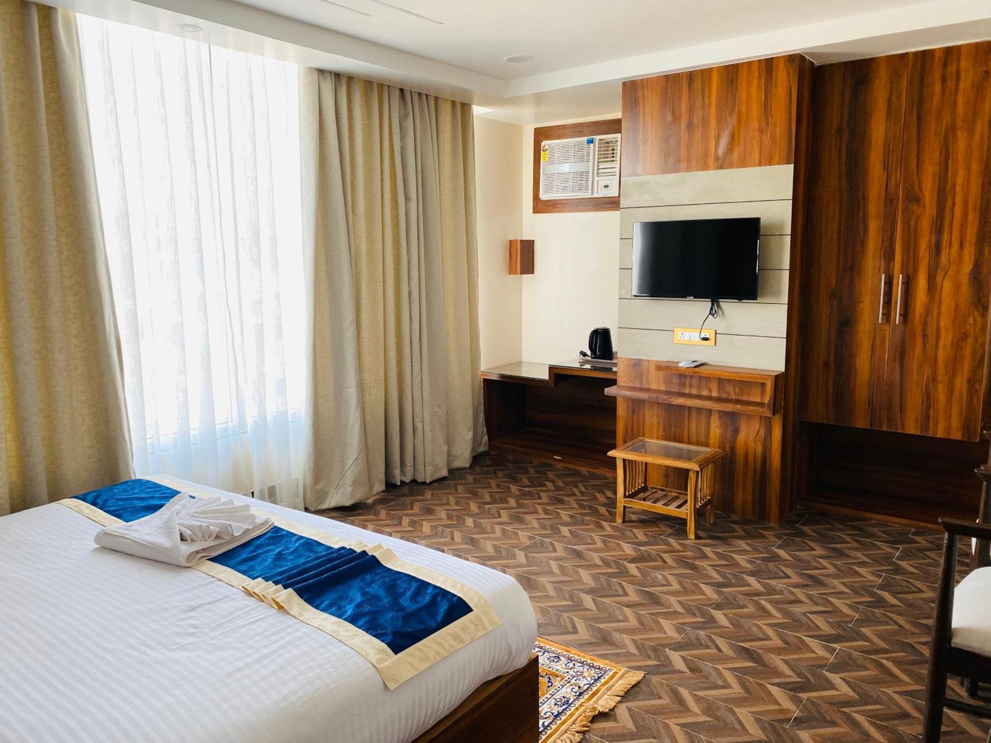 Hotel Maa Laxmi Palace 데오가르 외부 사진