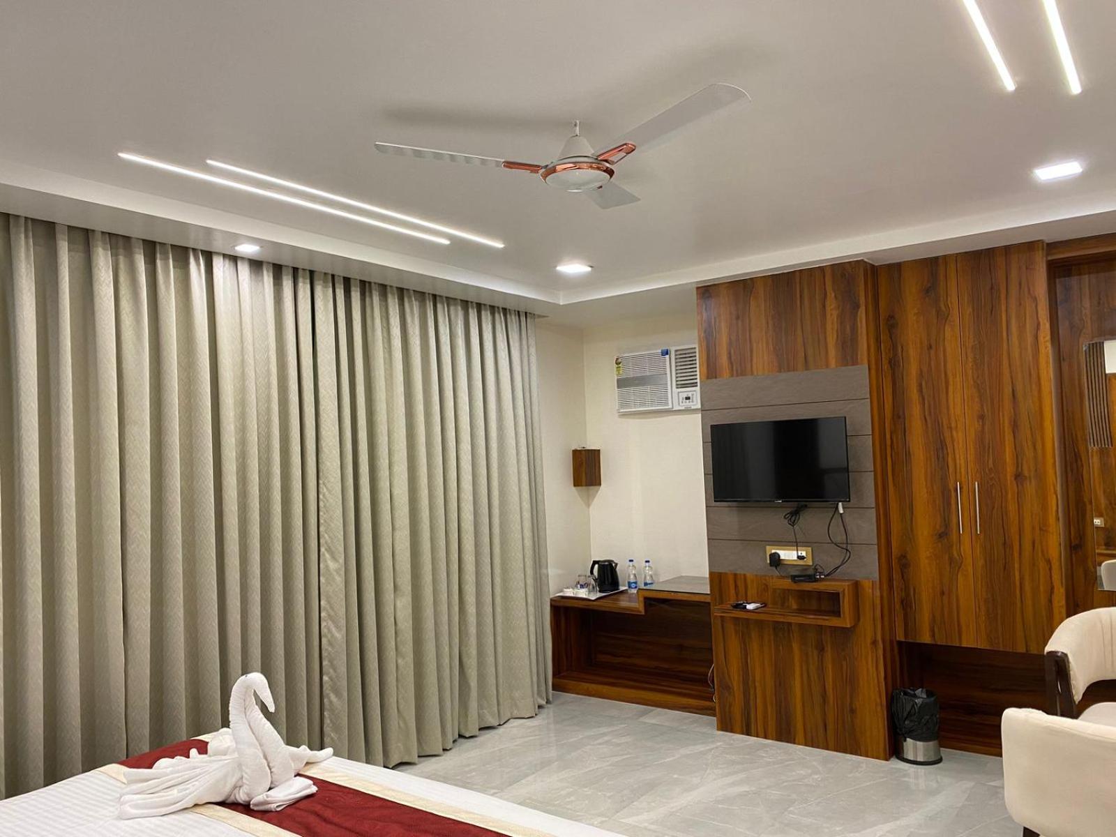 Hotel Maa Laxmi Palace 데오가르 외부 사진